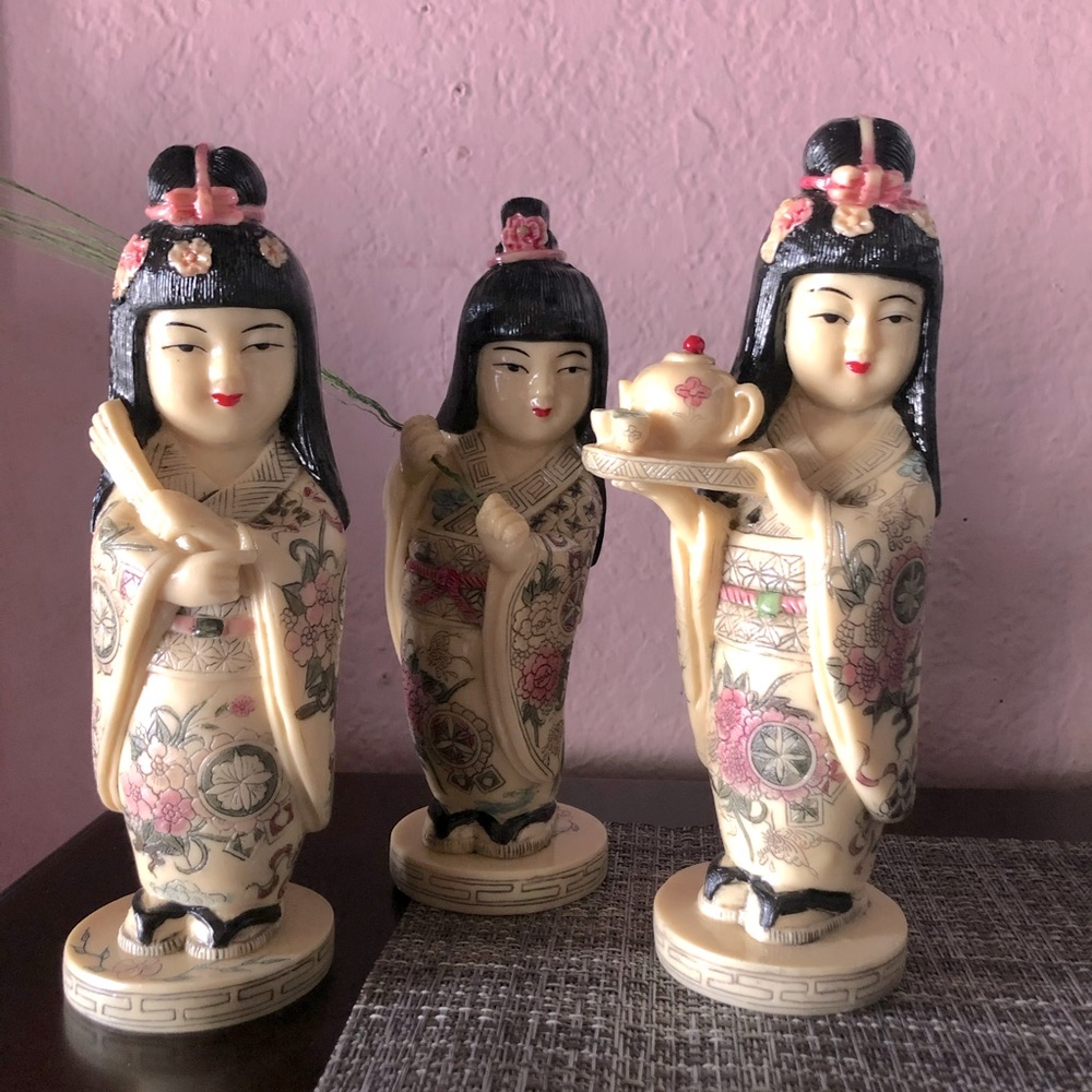 Resins Chinese dolls